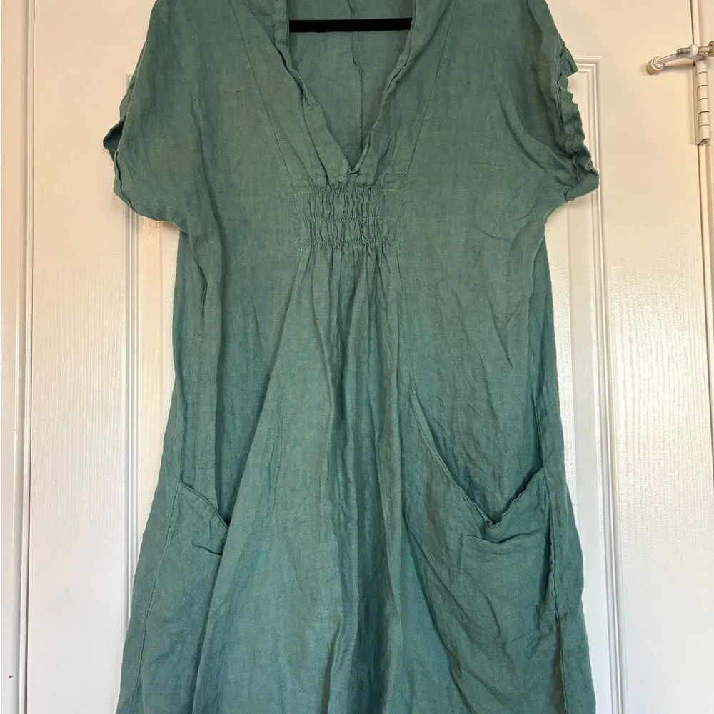 Elegant Green Linen Dress - Picture 1 of 6